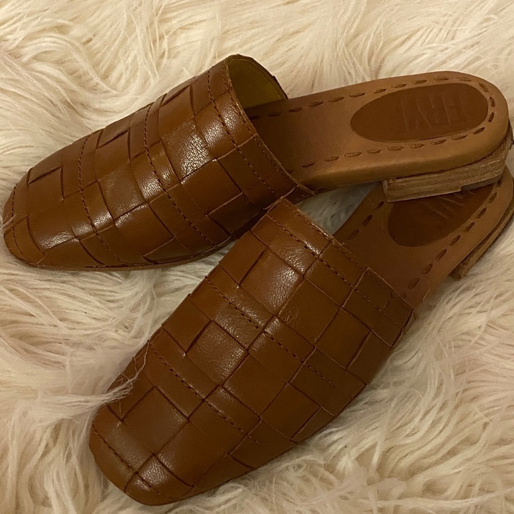 FRYE Cara woven Brown Woven Leather Mules